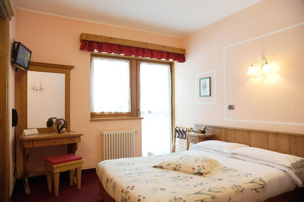 Hotel Garni Il Cirmolo Рока Пиеторе Стая снимка