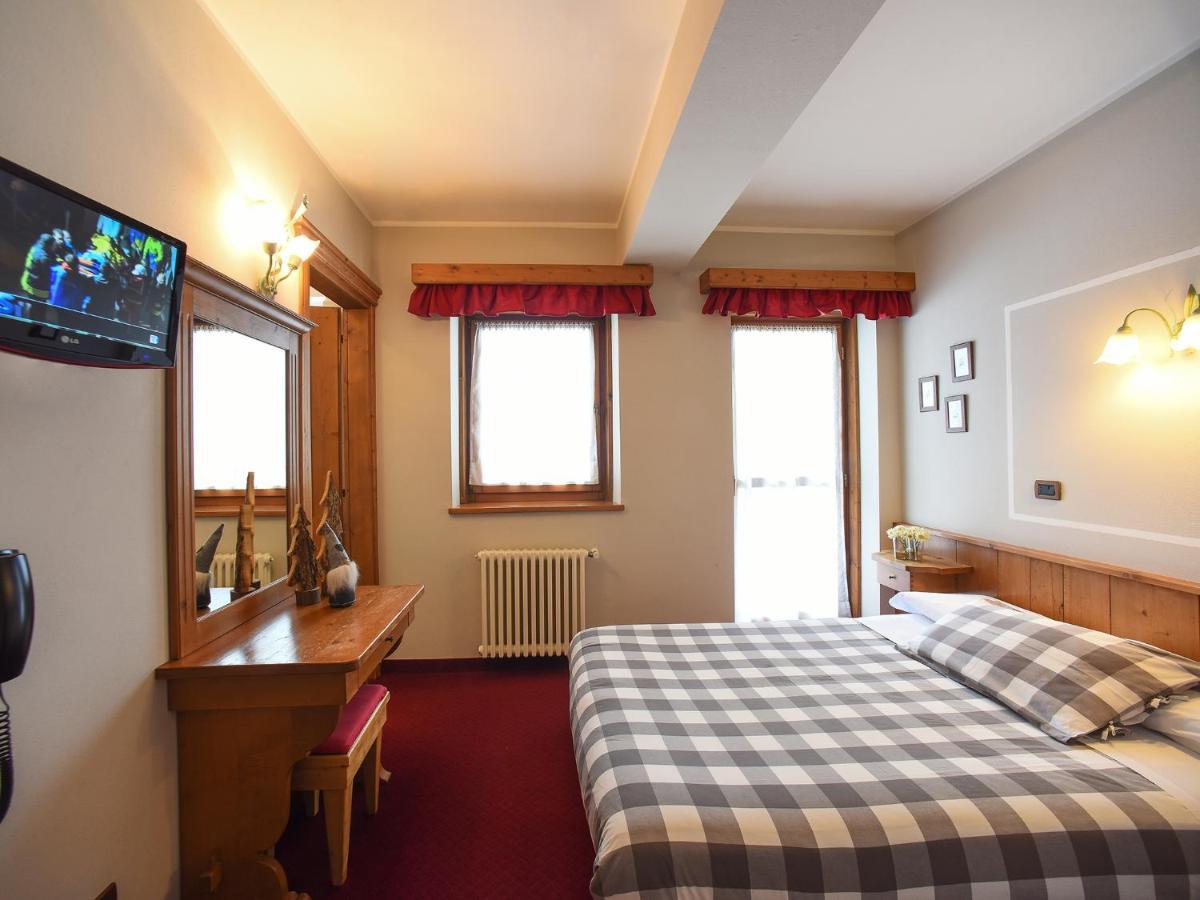 Hotel Garni Il Cirmolo Рока Пиеторе Екстериор снимка